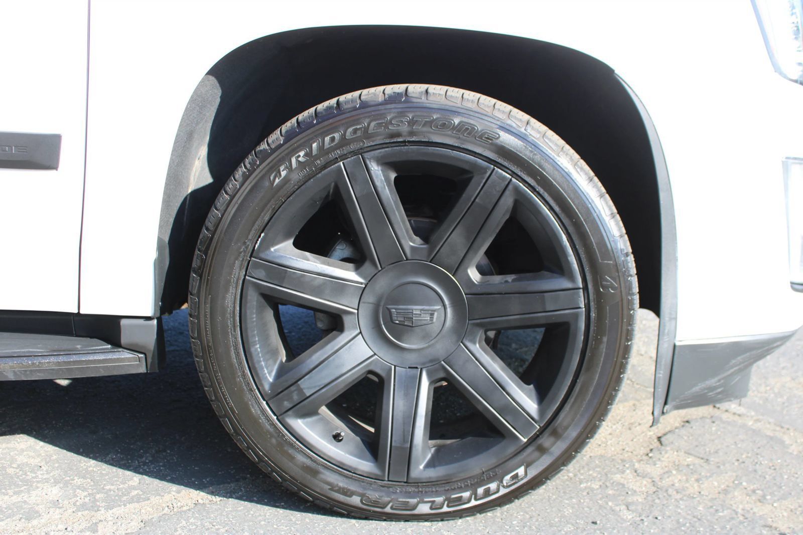 Used 2018 Cadillac Escalade ESV Luxury AWD/4WD image 6