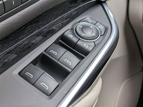 Used 2021 Cadillac XT4 Premium Luxury image 24