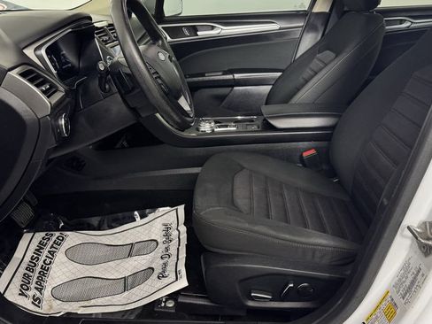 Used 2019 Ford Fusion SE FWD image 15