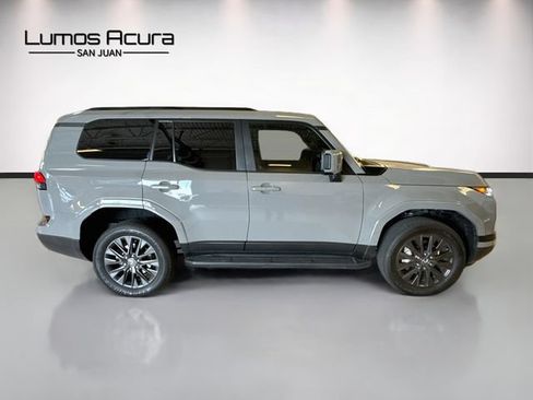 Used 2025 Lexus GX 550 w/ Accessory Package (2T) AWD/4WD image 8