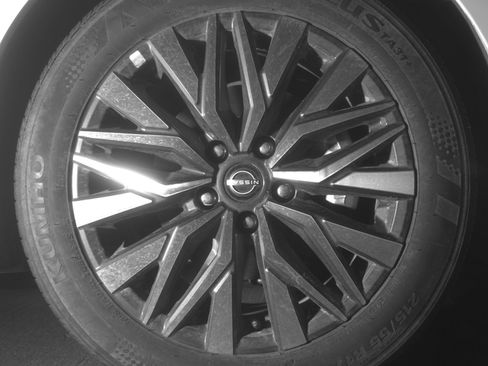 Used 2025 Nissan Altima 2.5 SV image 13