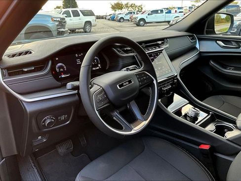 New 2025 Jeep Grand Cherokee Laredo X w/ Luxury Tech Group I image 6