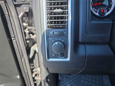 Used 2024 RAM 1500 Classic Warlock image 34