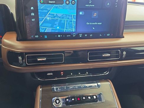 Certified 2025 Lincoln Aviator Reserve w/ Equipment Group 201A AWD/4WD image 10