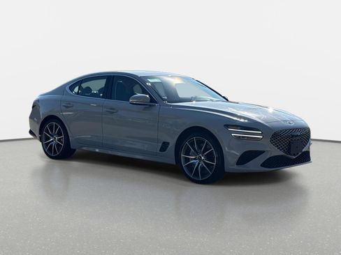 Used 2025 Genesis G70 2.5T image 3