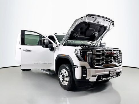 Used 2025 GMC Sierra 3500 Denali AWD/4WD image 23