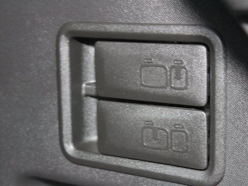 Used 2021 Chevrolet Equinox LT w/ LPO, Floor Liner Package image 15