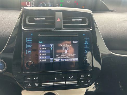 Used 2016 Toyota Prius Two image 6