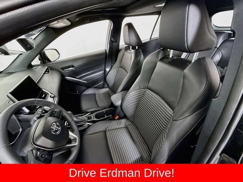 Used 2024 Toyota Corolla Cross AWD Hybrid w/ Convenience Package image 5