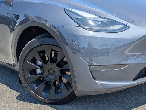 Used 2023 Tesla Model Y Long Range AWD/4WD image 10
