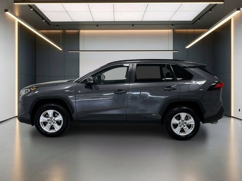 Used 2021 Toyota RAV4 XLE AWD/4WD image 2