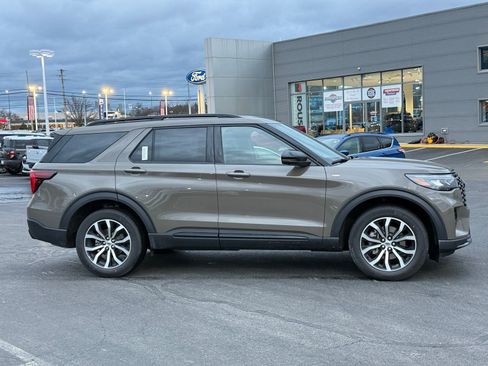 New 2026 Ford Explorer ST-Line image 7