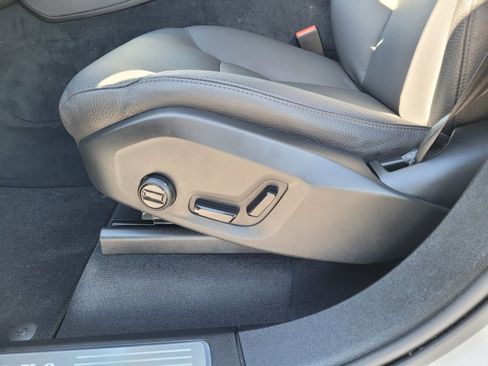 Certified 2025 Volvo XC90 T8 Plus w/ Protection Package Premier image 10