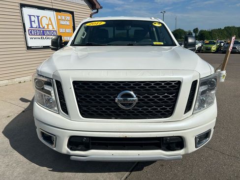 Used 2017 Nissan Titan PRO-4X w/ Pro-4x Convenience Package AWD/4WD image 2