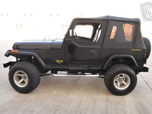 Used 1993 Jeep Wrangler 4WD image 4