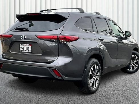 Used 2022 Toyota Highlander XLE AWD/4WD image 13