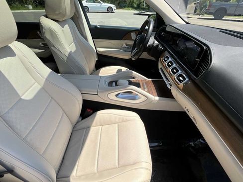 Used 2022 Mercedes-Benz GLS 450 4MATIC image 11