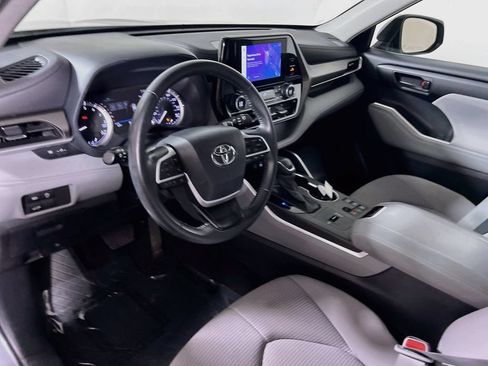 Certified 2023 Toyota Highlander LE FWD image 9