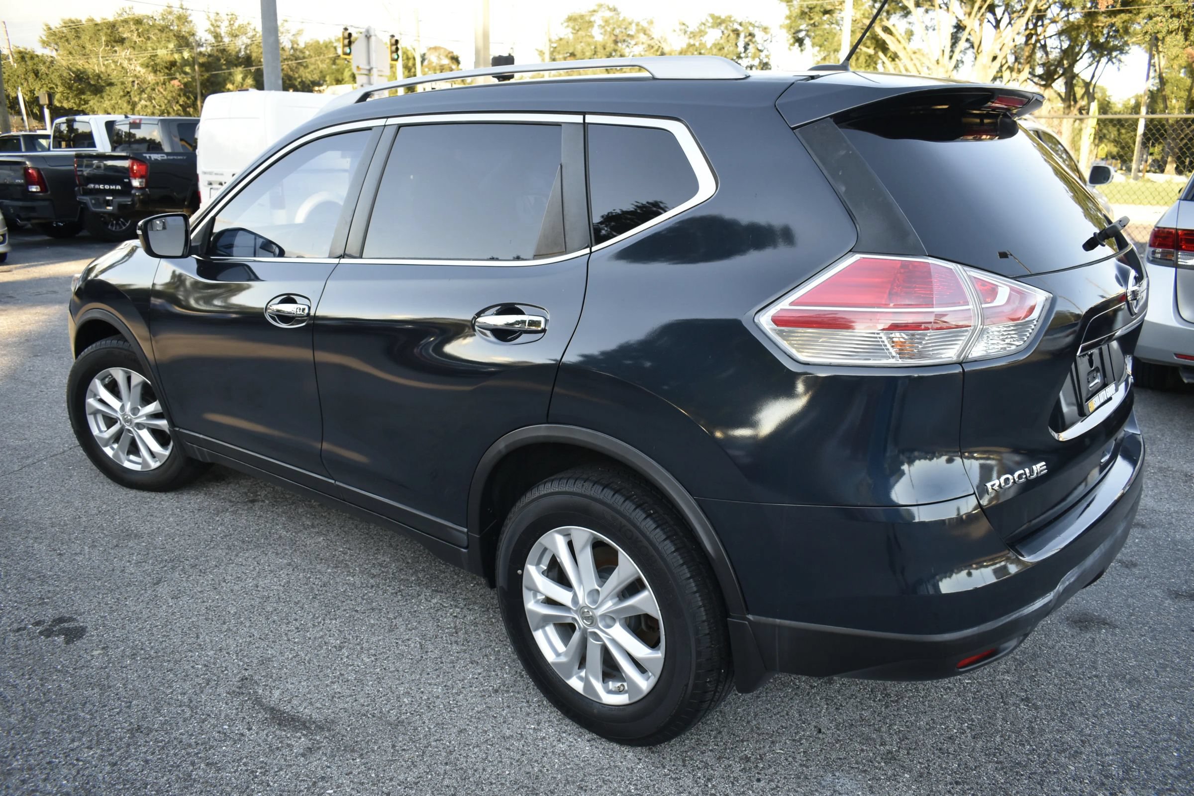 Used 2015 Nissan Rogue SV FWD image 5