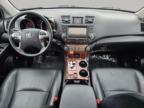 Used 2011 Toyota Highlander Limited w/ Tow Pkg AWD/4WD image 2