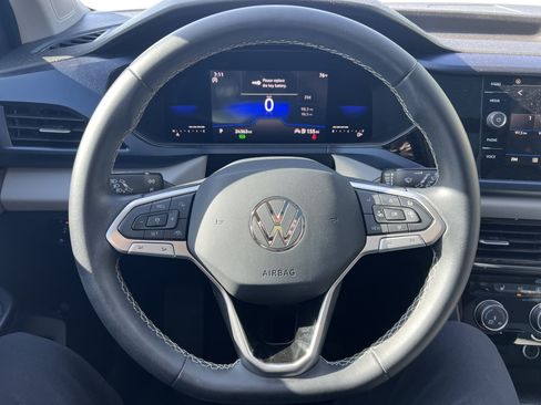 Used 2023 Volkswagen Taos SE w/ Panoramic Sunroof Package FWD image 15