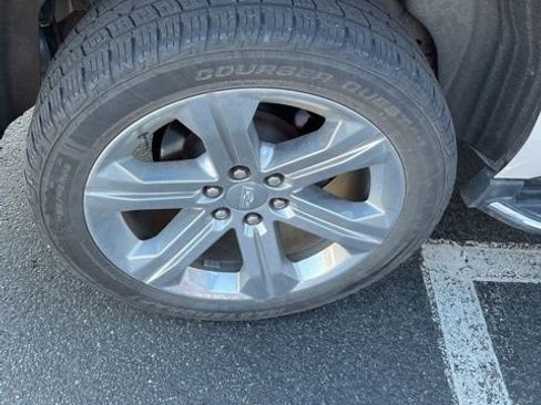 Used 2020 Cadillac Escalade Premium Luxury image 3