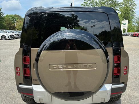 Certified 2025 Land Rover Defender 110 S AWD/4WD image 14