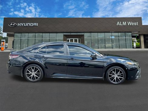 Used 2023 Toyota Camry SE w/ Convenience Package FWD image 4