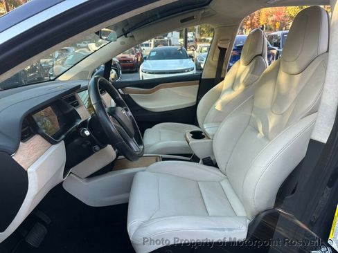 Used 2019 Tesla Model X image 12