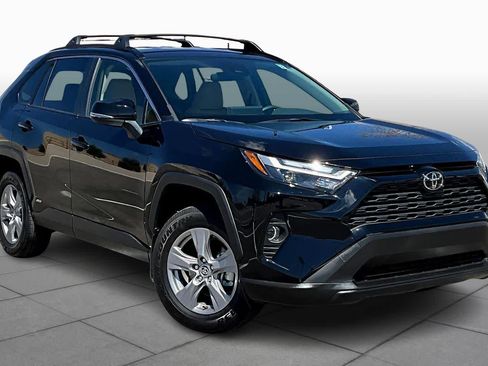 Used 2025 Toyota RAV4 XLE image 3