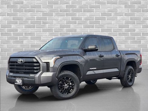 Used 2023 Toyota Tundra SR5 w/ SR5 Convenience Package AWD/4WD image 7
