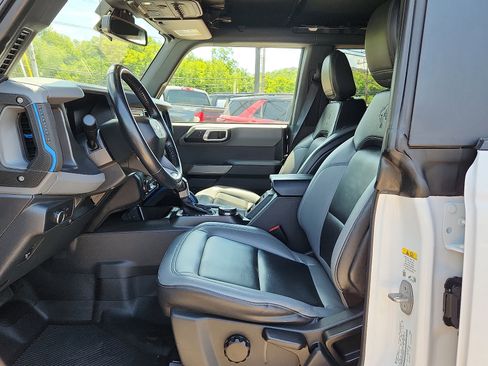 Used 2022 Ford Bronco Black Diamond w/ Sasquatch Package AWD/4WD image 13