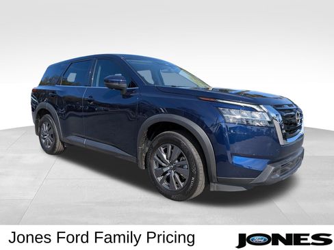 Used 2022 Nissan Pathfinder S image 3