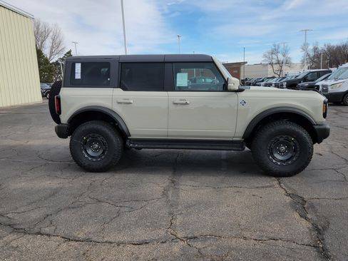 New 2025 Ford Bronco Outer Banks w/ Sasquatch Package image 16