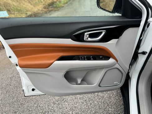 Used 2023 Jeep Compass Limited w/ Sun and Sound Group image 9