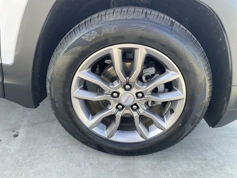 Used 2023 GMC Terrain SLT FWD image 32