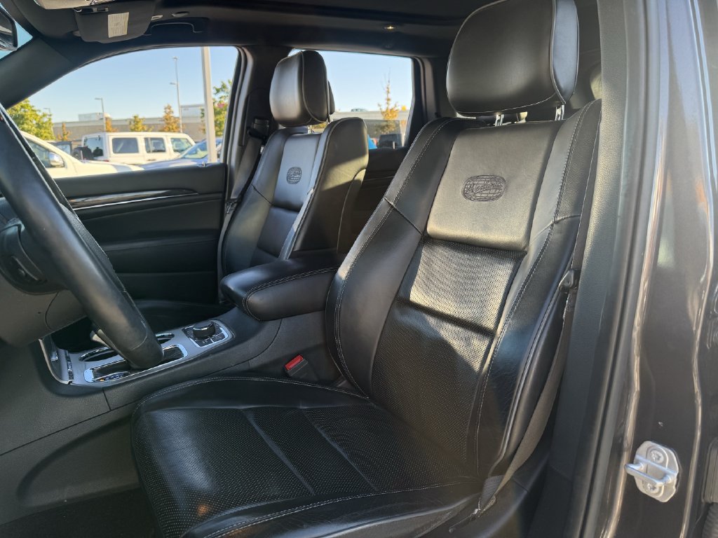 Used 2019 Jeep Grand Cherokee Overland AWD/4WD image 24