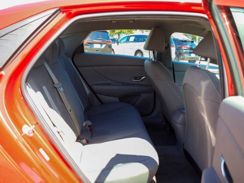 Used 2023 Hyundai Elantra SEL FWD image 10