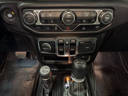 Used 2022 Jeep Wrangler Unlimited Sahara w/ Cold Weather Group image 20