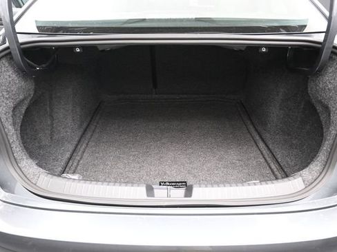 New 2026 Volkswagen Jetta SE FWD image 12