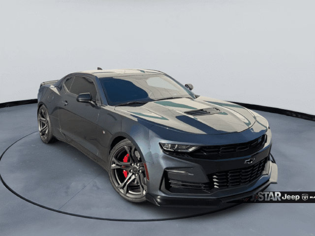 Used 2019 Chevrolet Camaro SS RWD image 3