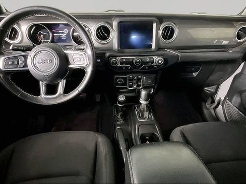 Used 2022 Jeep Gladiator Overland w/ Trailer Tow Package AWD/4WD image 5
