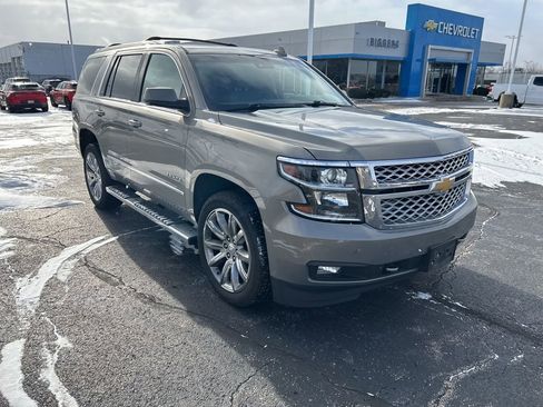 Used 2019 Chevrolet Tahoe LT w/ LT Signature Package image 3