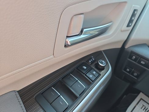 Used 2021 Toyota Sienna Limited image 34
