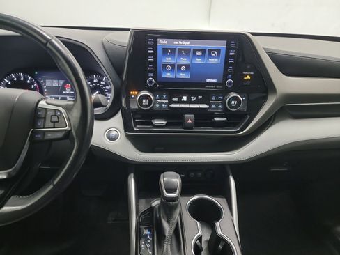 Used 2021 Toyota Highlander XLE image 20