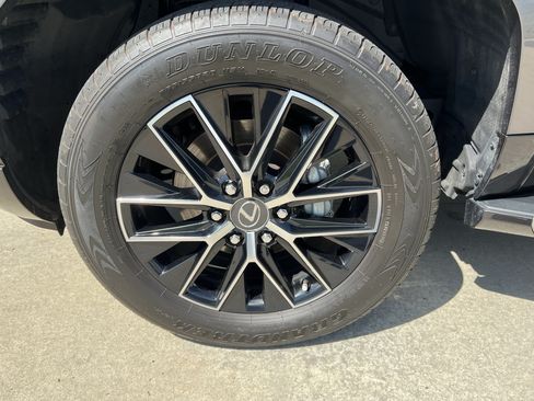 Used 2025 Lexus GX 550 w/ Accessory Package (2T) AWD/4WD image 13
