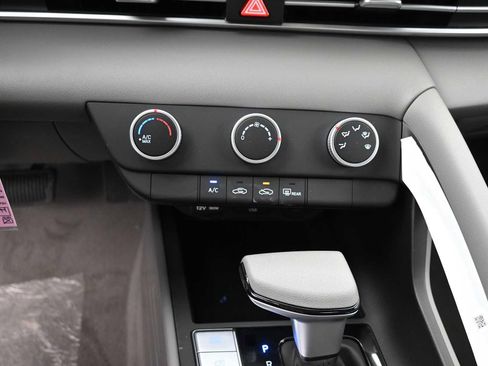 New 2026 Hyundai Elantra SE FWD image 9