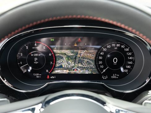 Certified 2025 Bentley Bentayga AWD/4WD image 37
