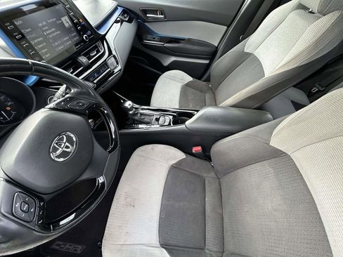 Used 2019 Toyota C-HR XLE image 10