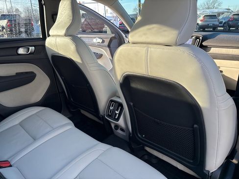 Certified 2023 Volvo XC40 B5 Plus w/ Protection Package Premier image 38